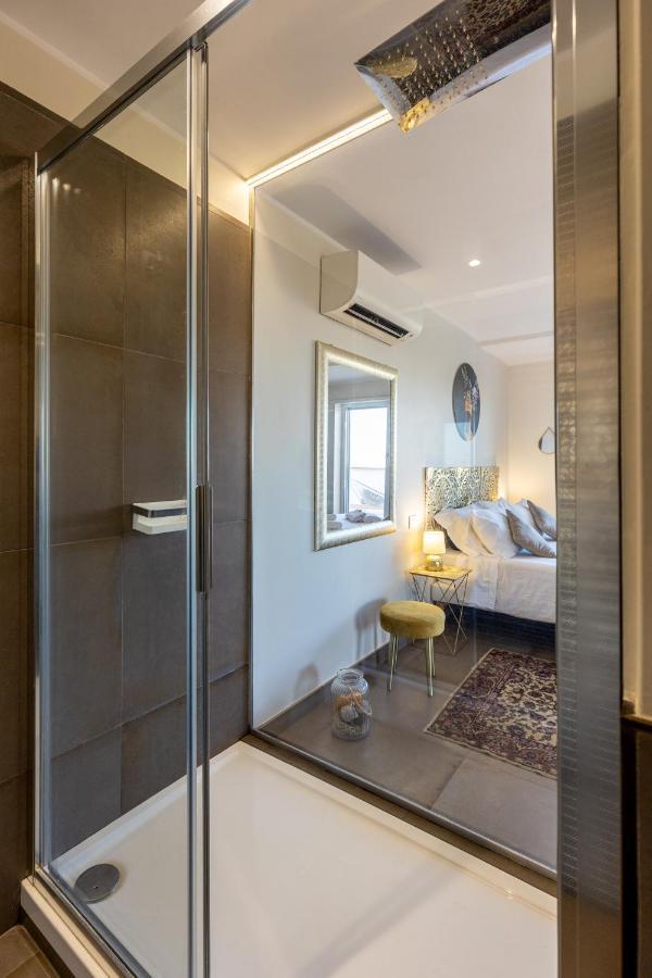 Penthouse With A Panoramic Rooftop In Trastevere With Seasonally Jacuzzi Rome Bagian luar foto