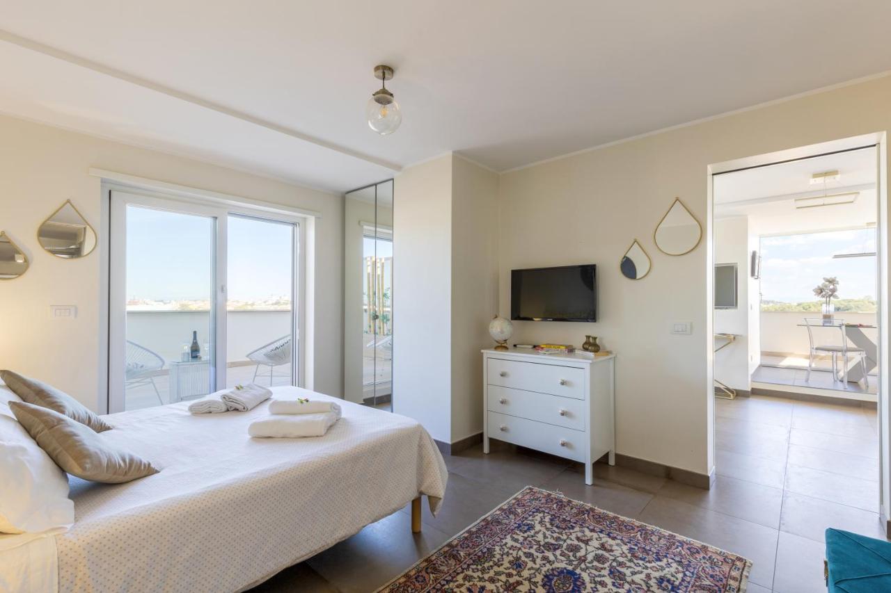 Penthouse With A Panoramic Rooftop In Trastevere With Seasonally Jacuzzi Rome Bagian luar foto