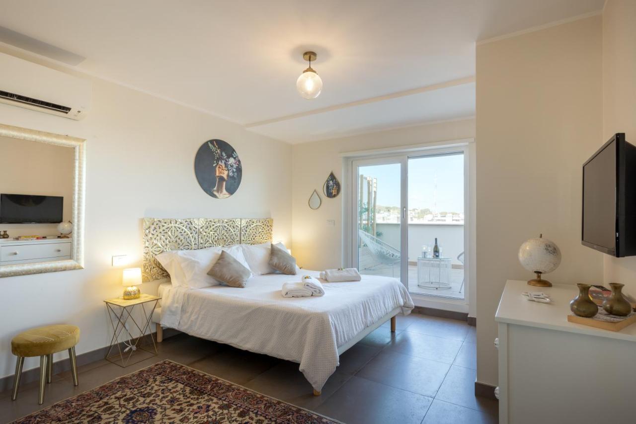 Penthouse With A Panoramic Rooftop In Trastevere With Seasonally Jacuzzi Rome Bagian luar foto