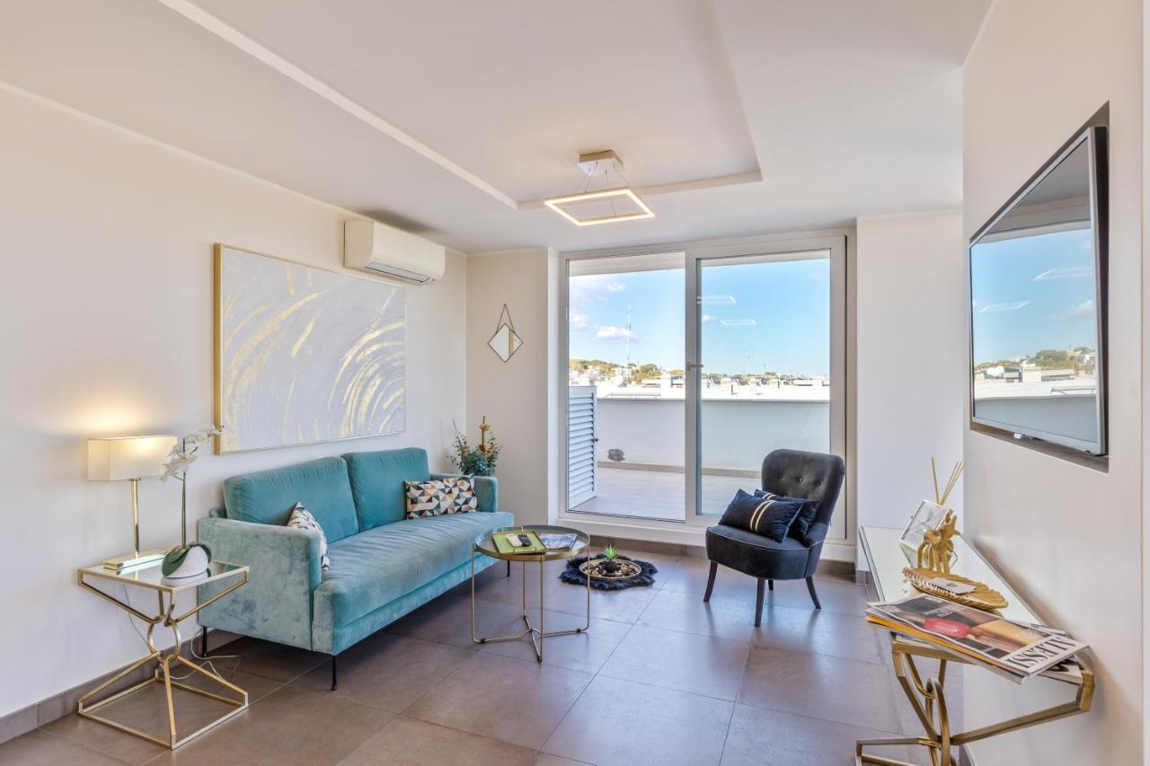 Penthouse With A Panoramic Rooftop In Trastevere With Seasonally Jacuzzi Rome Bagian luar foto