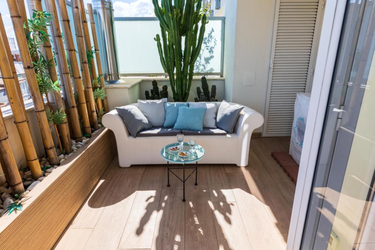 Penthouse With A Panoramic Rooftop In Trastevere With Seasonally Jacuzzi Rome Bagian luar foto