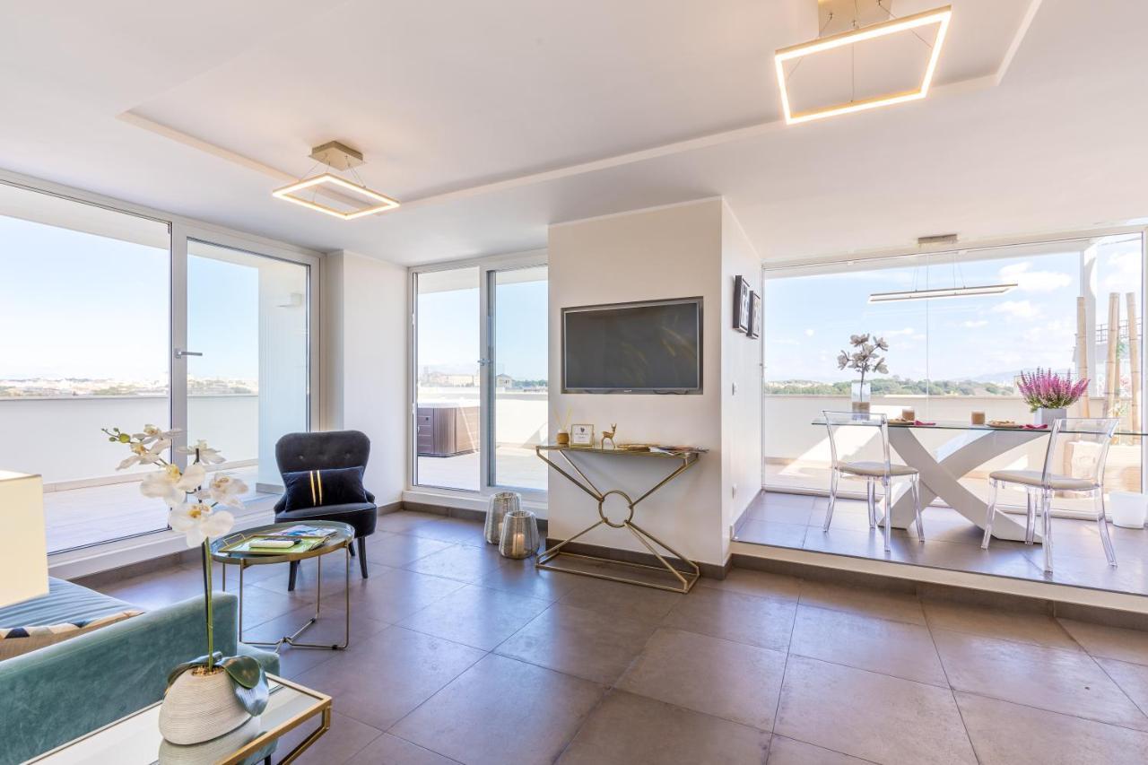 Penthouse With A Panoramic Rooftop In Trastevere With Seasonally Jacuzzi Rome Bagian luar foto