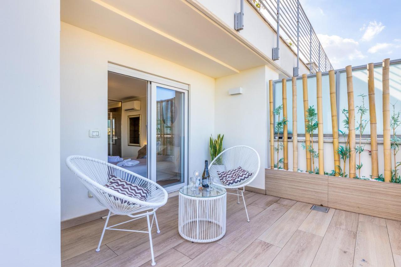 Penthouse With A Panoramic Rooftop In Trastevere With Seasonally Jacuzzi Rome Bagian luar foto