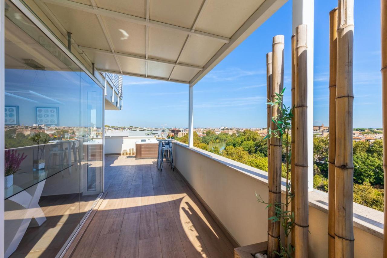 Penthouse With A Panoramic Rooftop In Trastevere With Seasonally Jacuzzi Rome Bagian luar foto